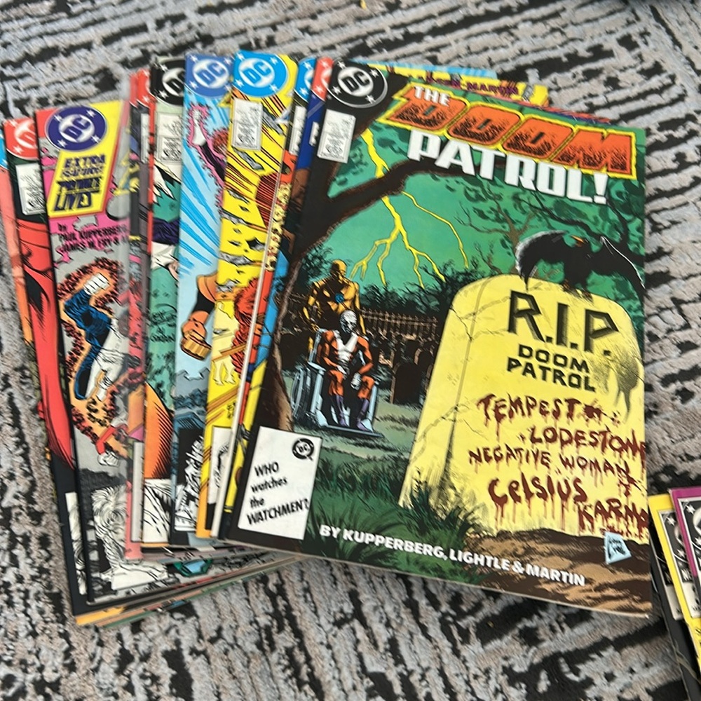Comic Books - Picture 4 of 4